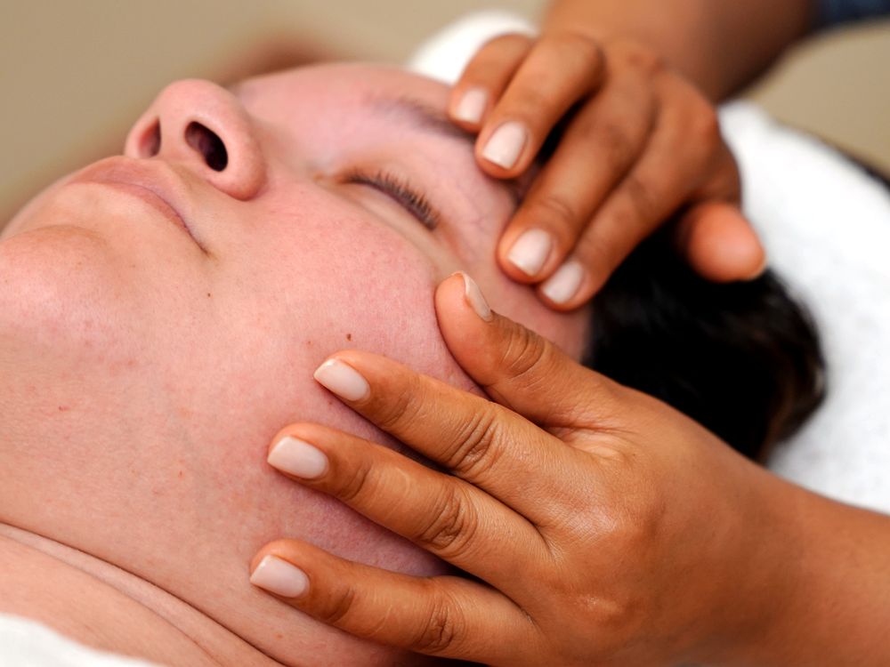 Facial Lifting Massage